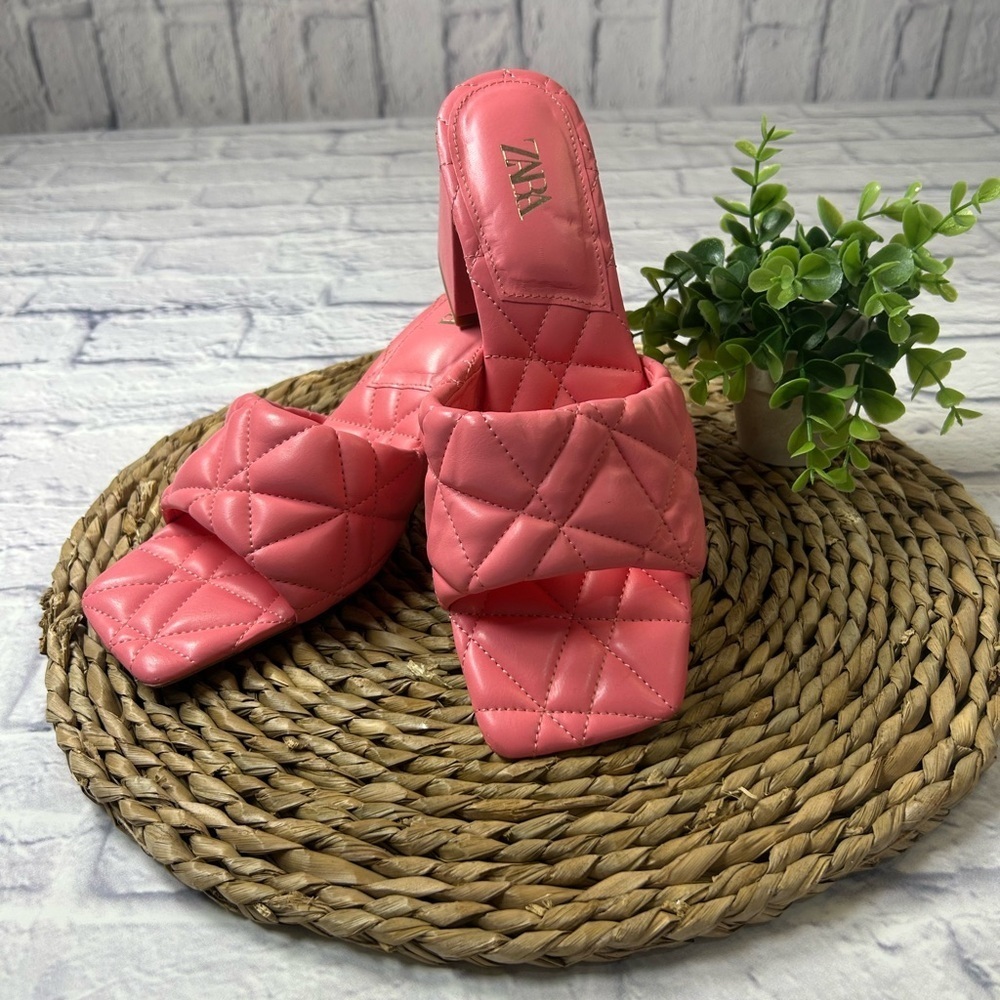 NWOB Zara Pink Quilted Women's Open Toe, Block Heel Sandals. Size 39 EU.